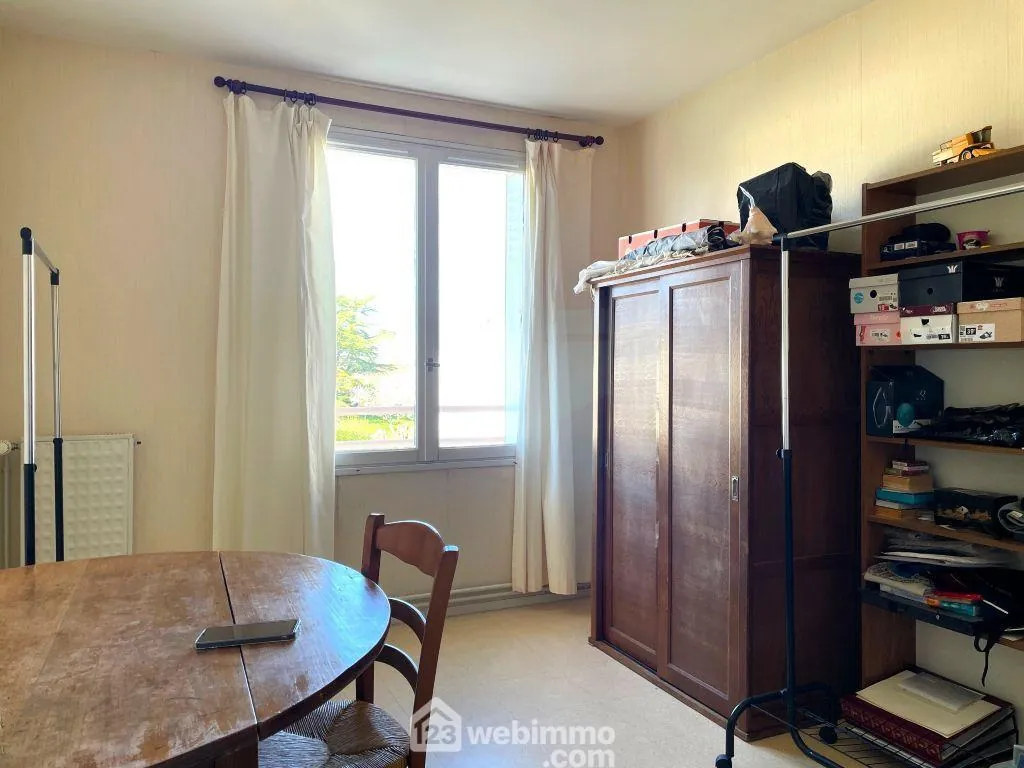 Appartement T4 à Richelieu - 76 m² avec garage et proximité écoles 