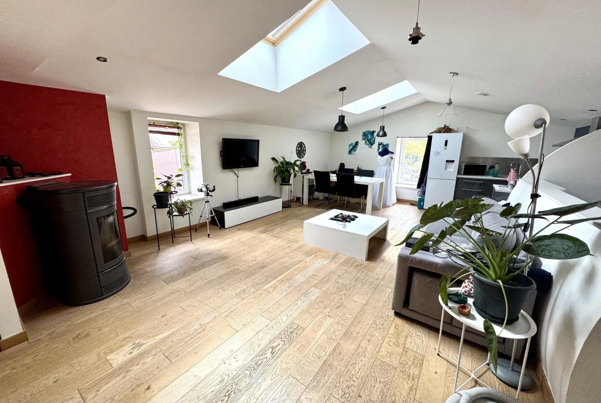 Appartement rénové avec 2 chambres à Épinal - parking privé et lumineux 