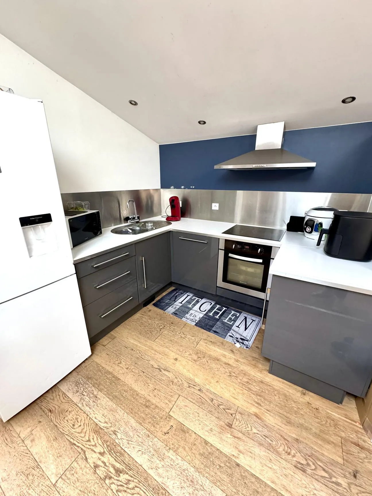 Appartement rénové avec 2 chambres à Épinal - parking privé et lumineux 