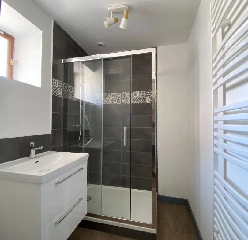 Appartement 2 pièces loué à Pau, centre-ville lumineux et proche commodités 
