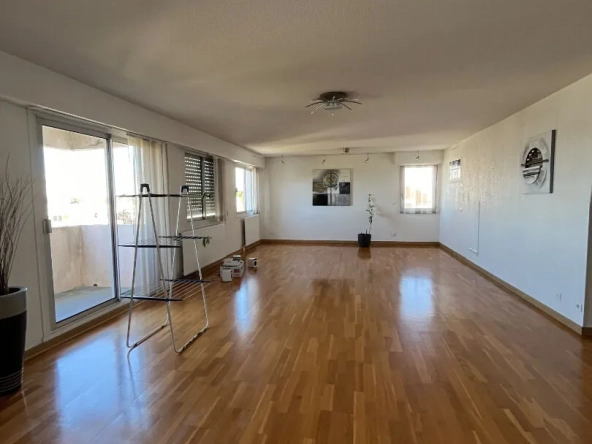 Appartement lumineux avec balcon et garage à Pau - 2 chambres