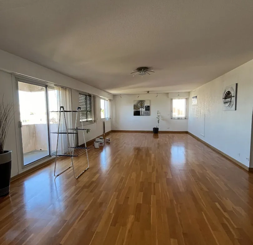 Appartement lumineux avec balcon et garage à Pau - 2 chambres 
