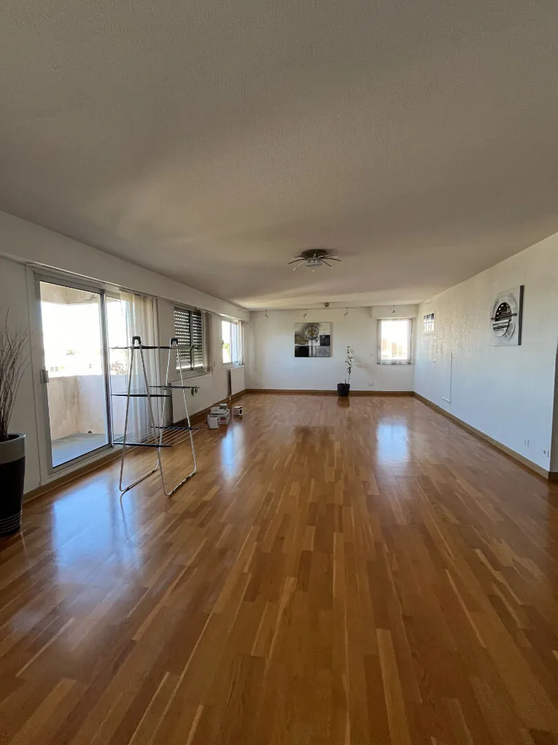 Appartement lumineux avec balcon et garage à Pau - 2 chambres 