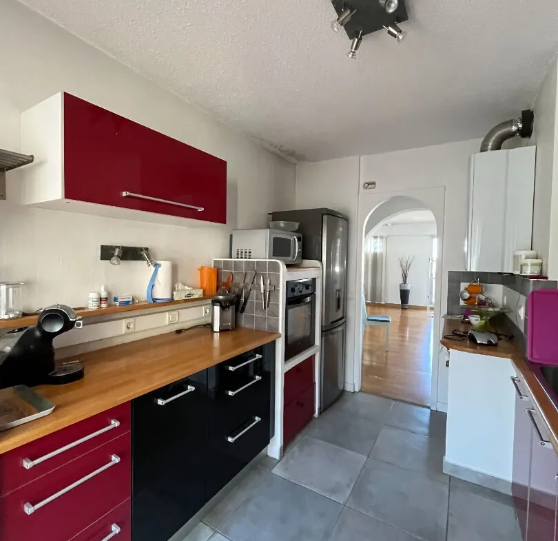 Appartement lumineux avec balcon et garage à Pau - 2 chambres 