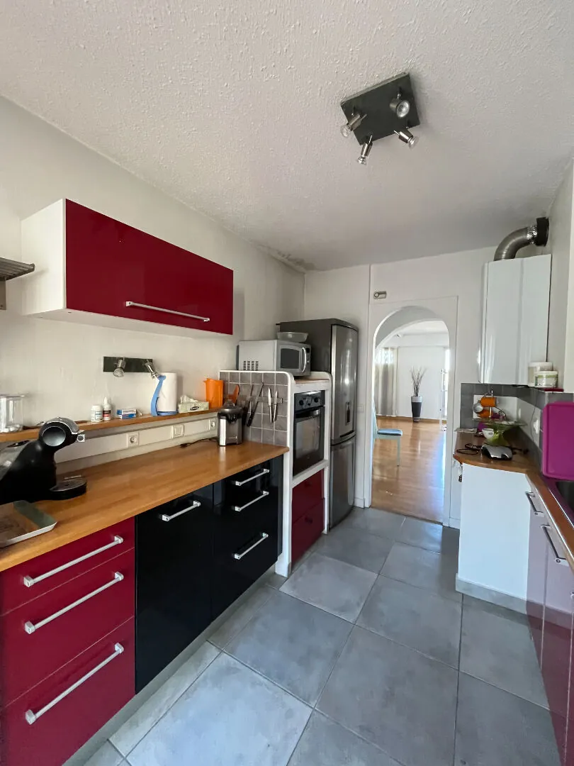 Appartement lumineux avec balcon et garage à Pau - 2 chambres 