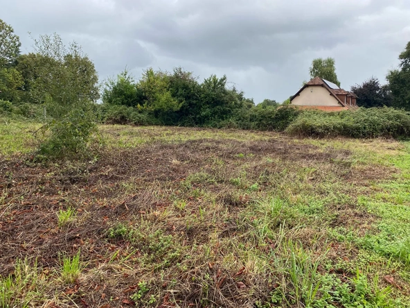 Terrain à vendre de 980 m² à Morlàas, idéal pour construire votre maison dans un environnement paisible