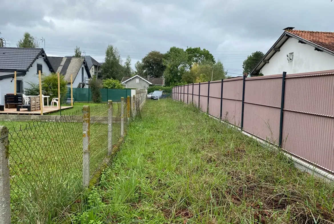 Terrain à vendre de 980 m² à Morlàas, idéal pour construire votre maison dans un environnement paisible 