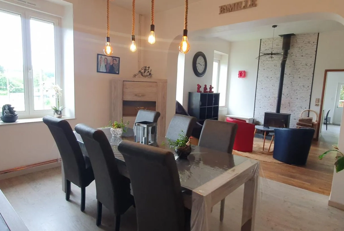 Belle maison rénovée avec 4 chambres, jardin de 800 m², garage et cave à Laveline-Devant-Bruyères 