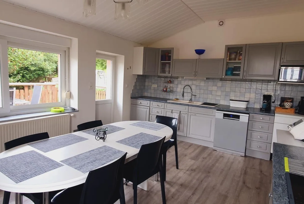 Belle maison rénovée avec 4 chambres, jardin de 800 m², garage et cave à Laveline-Devant-Bruyères 