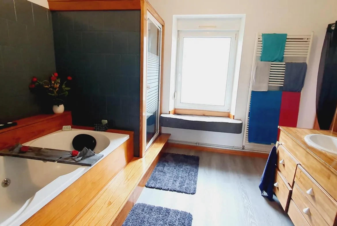 Belle maison rénovée avec 4 chambres, jardin de 800 m², garage et cave à Laveline-Devant-Bruyères 
