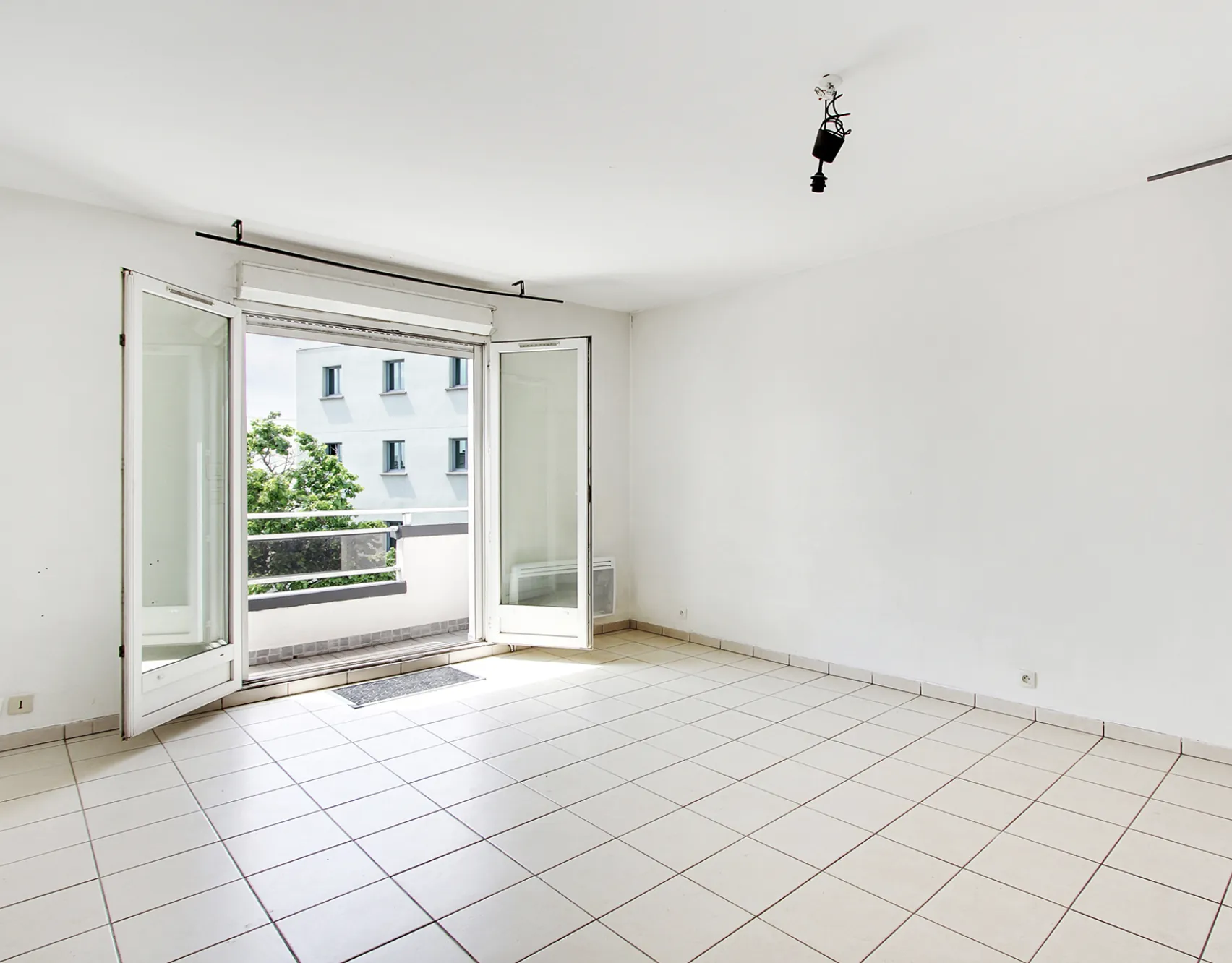 Belle appartement de 28 m² à Fresnes avec stationnement et cave 