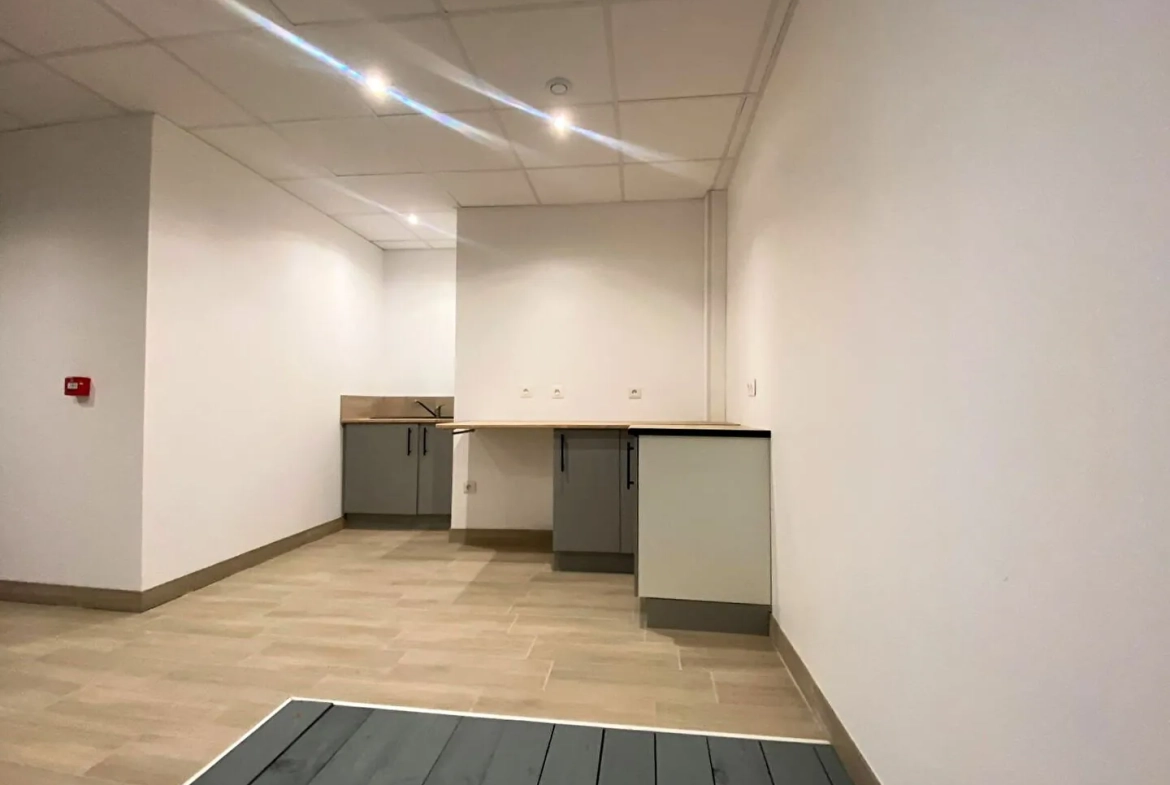 Local d'activité de 175 m² à Pau idéal pour divers projets, emplacement stratégique 