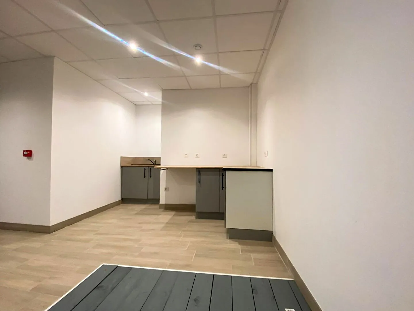 Local d'activité de 175 m² à Pau idéal pour divers projets, emplacement stratégique 