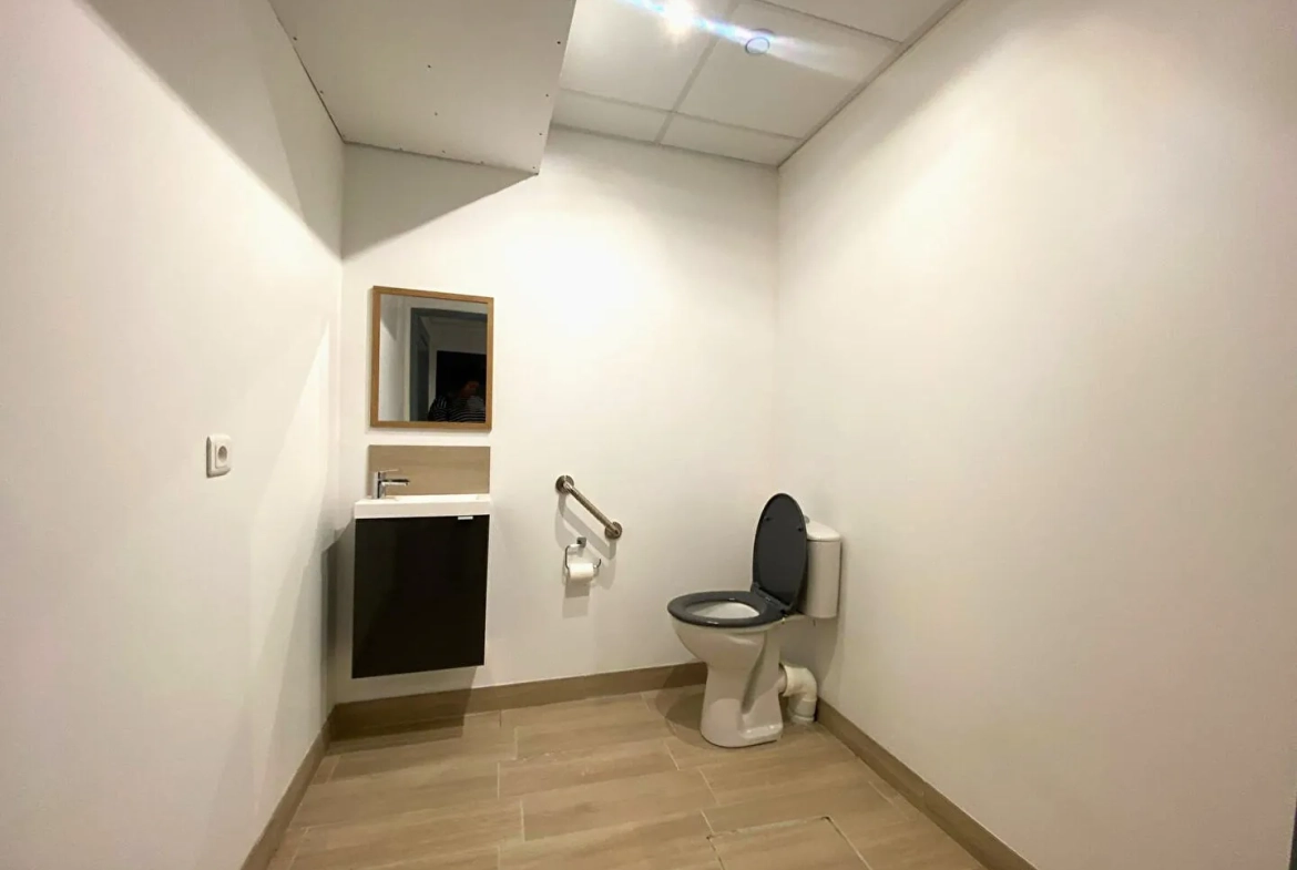Local d'activité de 175 m² à Pau idéal pour divers projets, emplacement stratégique 