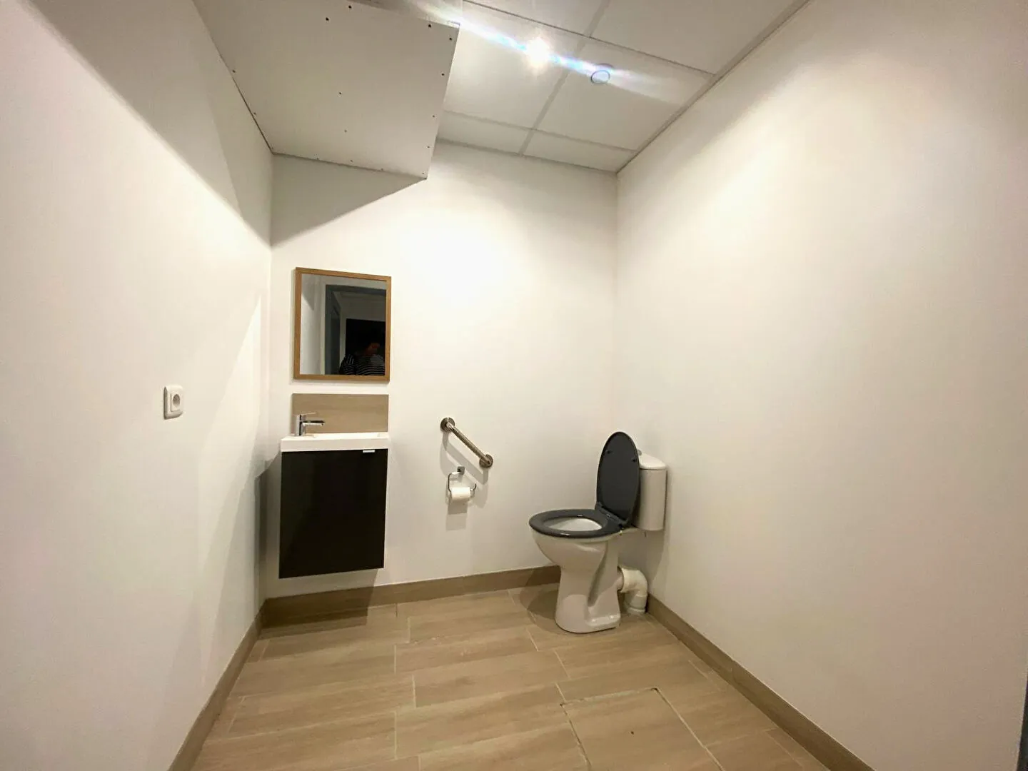 Local d'activité de 175 m² à Pau idéal pour divers projets, emplacement stratégique 