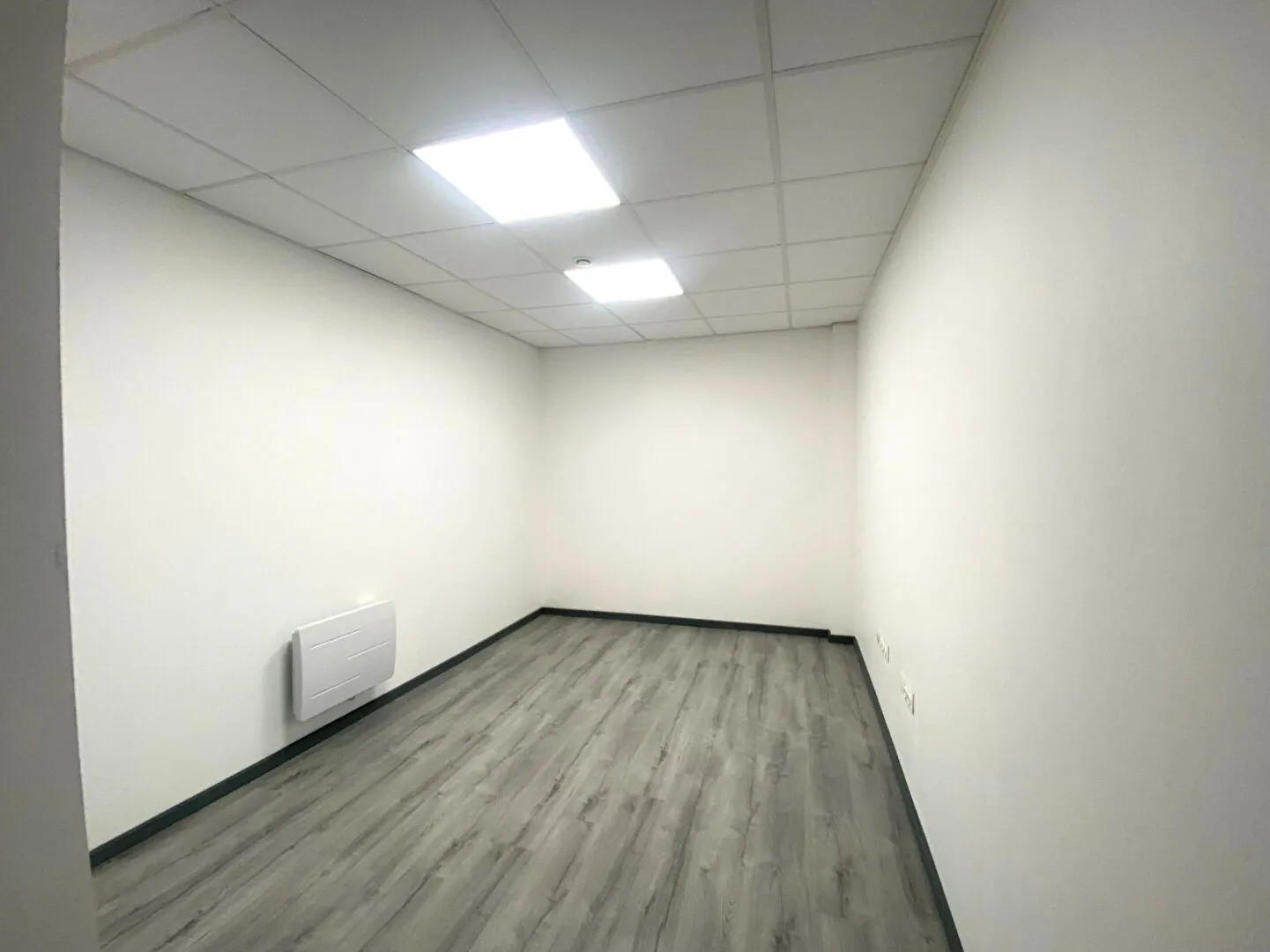 Local d'activité de 175 m² à Pau idéal pour divers projets, emplacement stratégique 