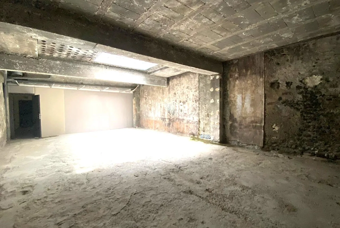 Local d'activité de 175 m² à Pau idéal pour divers projets, emplacement stratégique 
