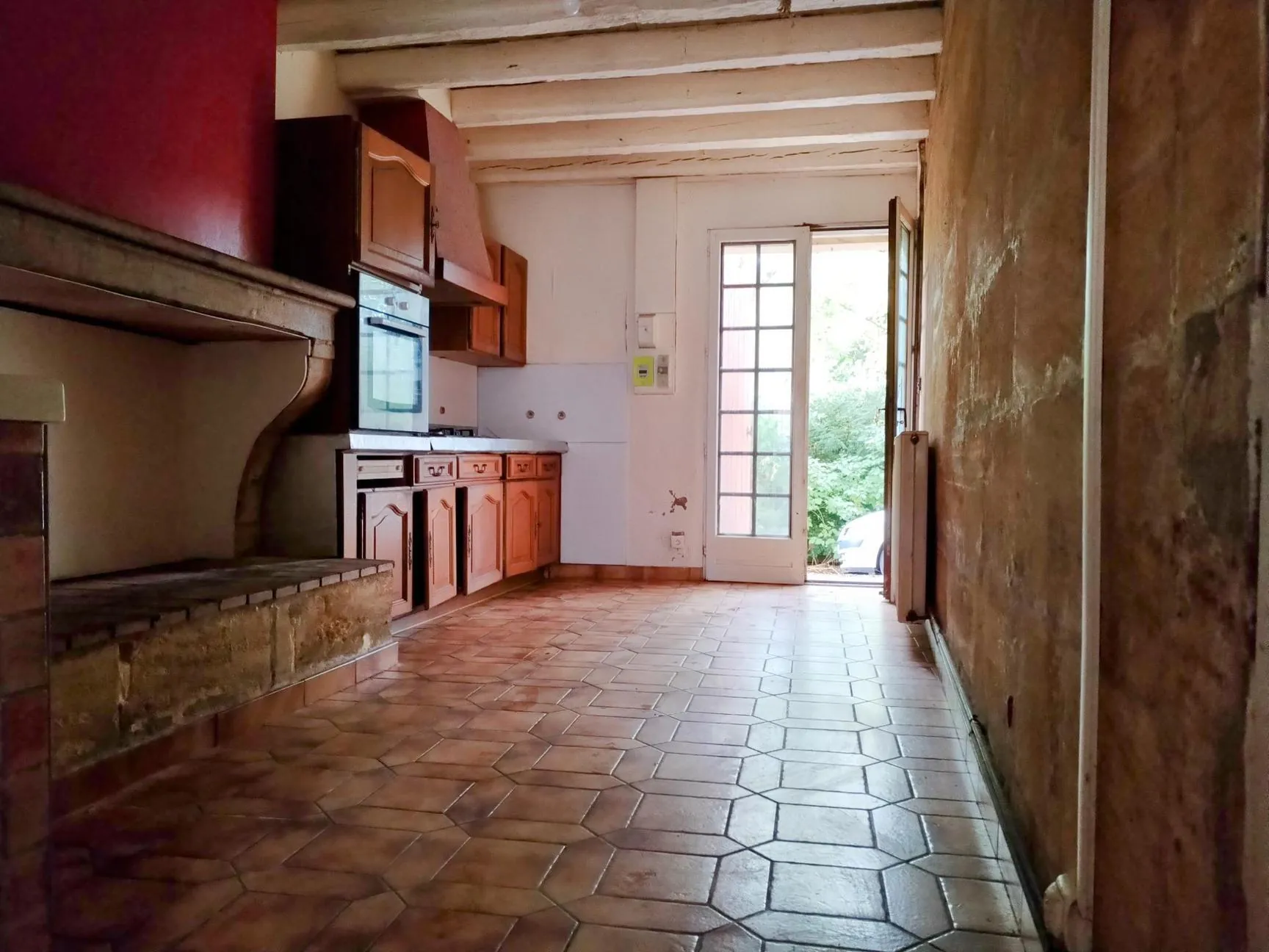 Maison en pierre à Langoiran avec potentiel de rénovation et grands volumes 