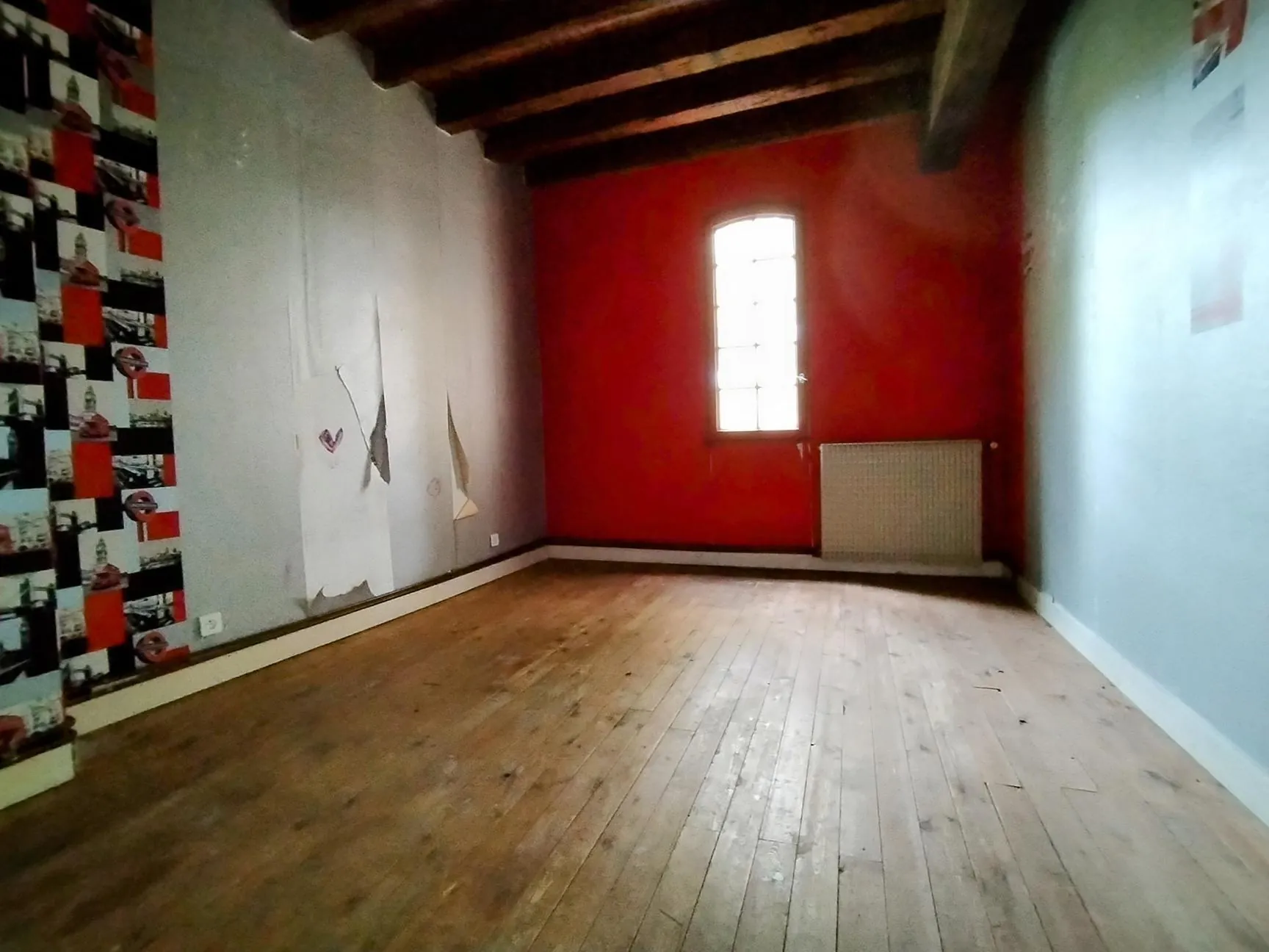 Maison en pierre à Langoiran avec potentiel de rénovation et grands volumes 