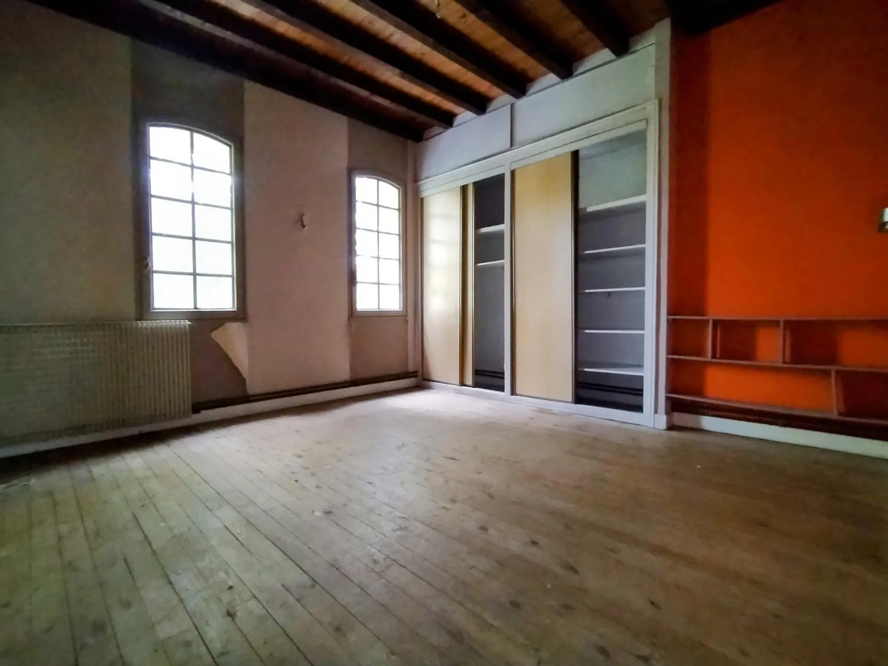 Maison en pierre à Langoiran avec potentiel de rénovation et grands volumes 