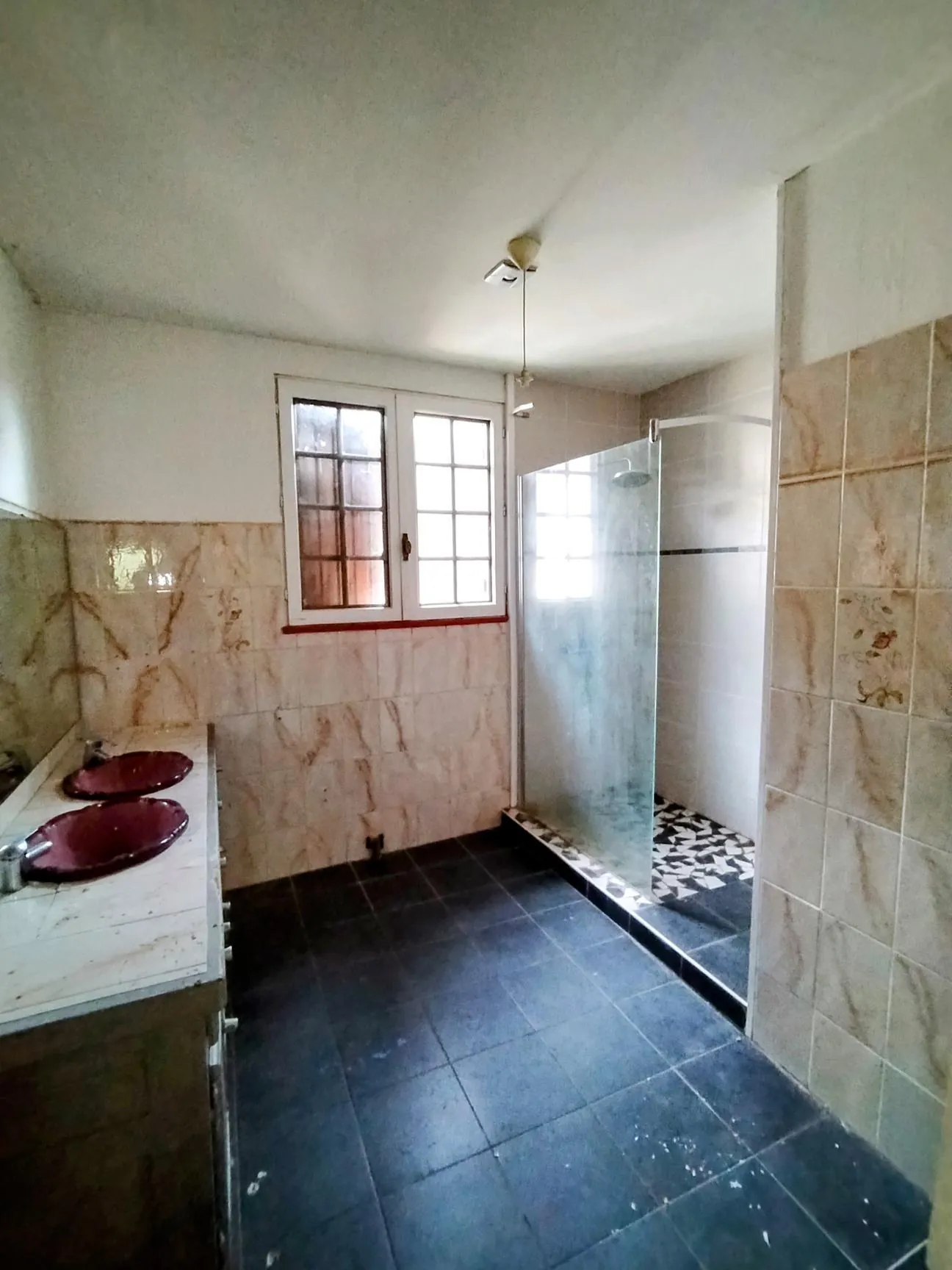 Maison en pierre à Langoiran avec potentiel de rénovation et grands volumes 