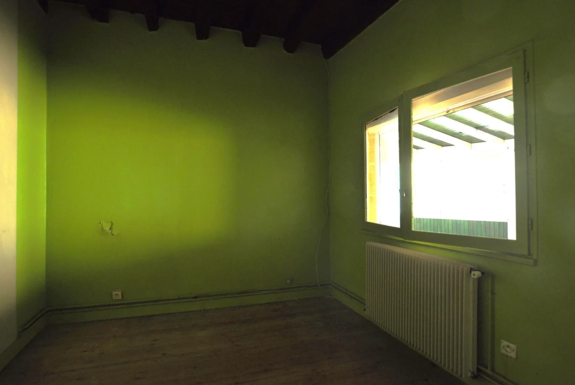 Maison en pierre à Langoiran avec potentiel de rénovation et grands volumes 