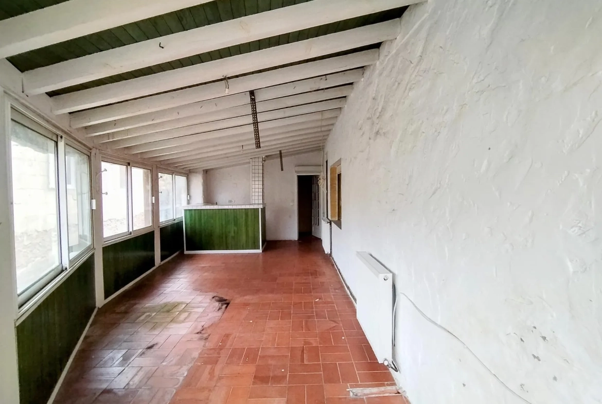 Maison en pierre à Langoiran avec potentiel de rénovation et grands volumes 
