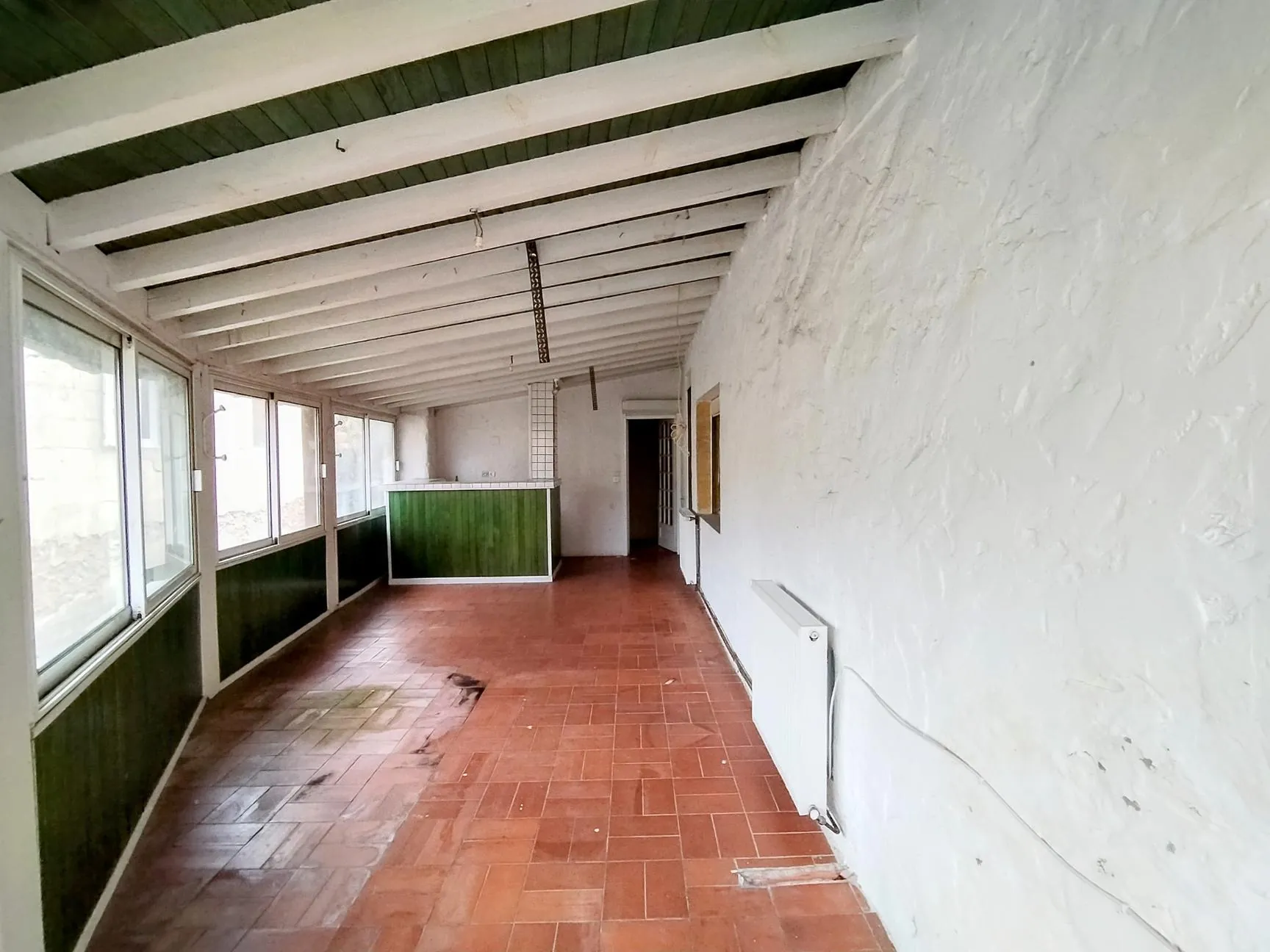 Maison en pierre à Langoiran avec potentiel de rénovation et grands volumes 