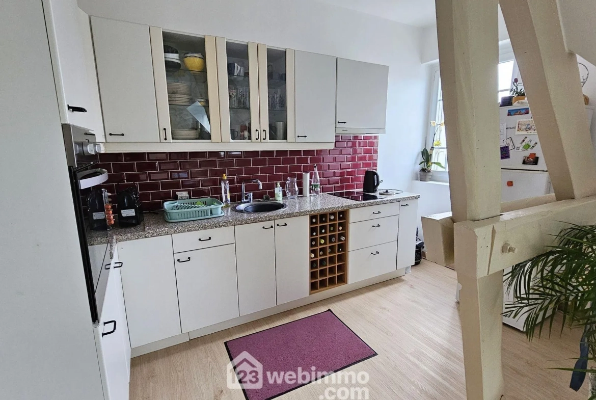 Charmant appartement rénové de 58 m² à Fontainebleau avec parking et cave 