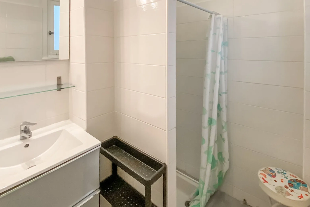 Appartement T3/4 à Bayonne avec cave et parking, proche centre-ville 