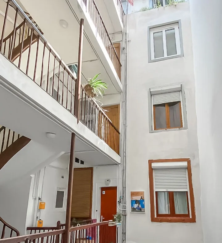 Appartement T3/4 à Bayonne avec cave et parking, proche centre-ville 