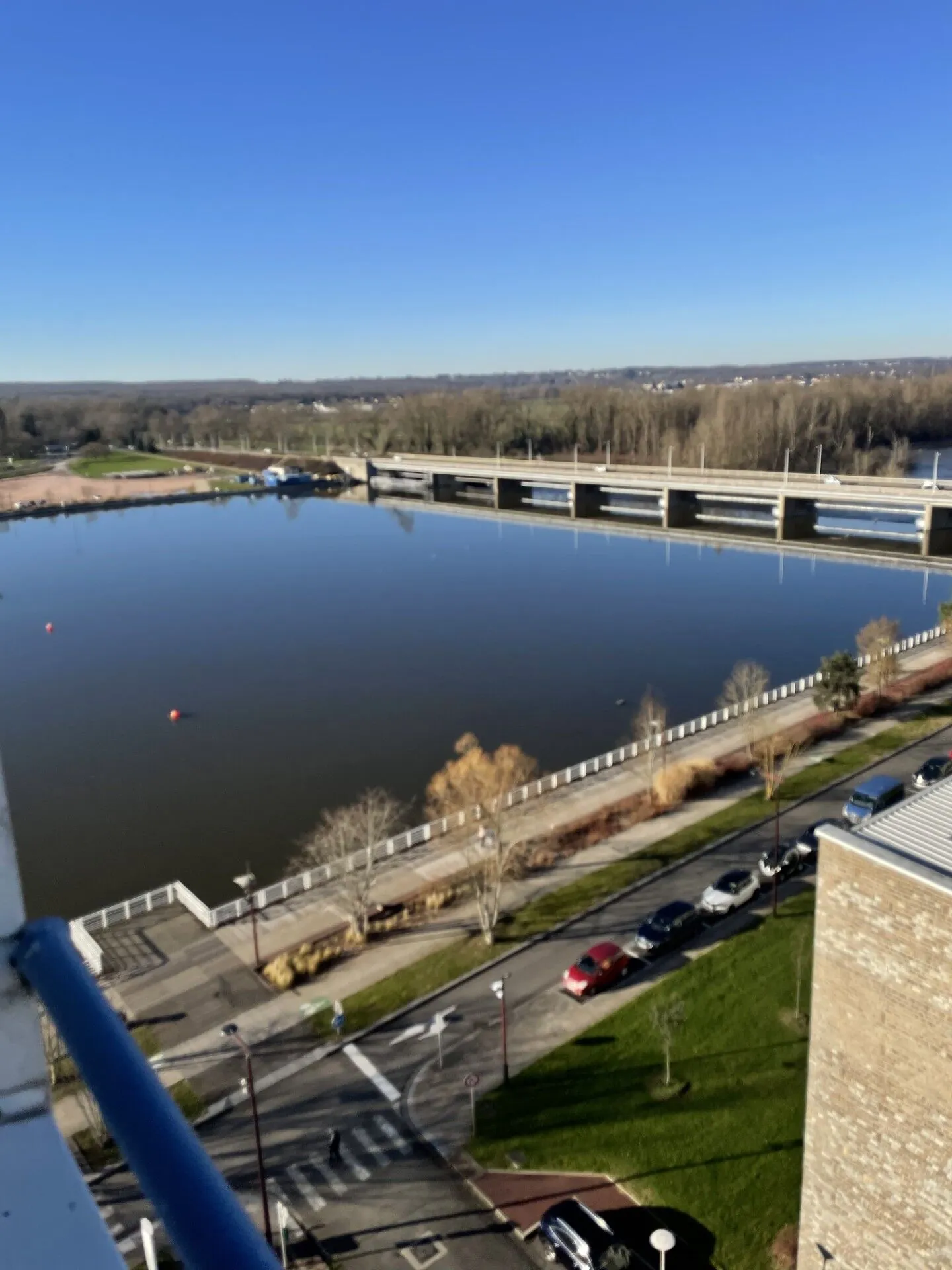 Appartement T3 rénové avec vue sur le Lac d'Allier à Vichy 