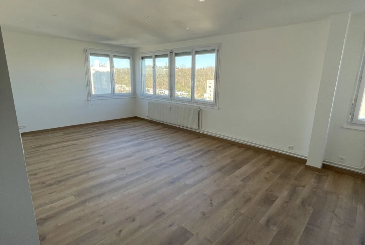 Appartement T3 rénové avec vue sur le Lac d'Allier à Vichy 