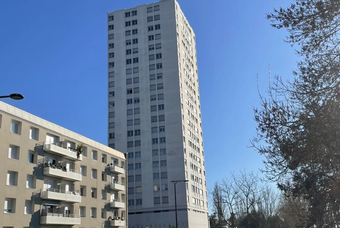 Appartement T3 rénové avec vue sur le Lac d'Allier à Vichy 