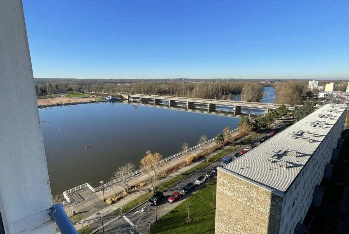 Appartement T3 rénové avec vue sur le Lac d'Allier à Vichy 