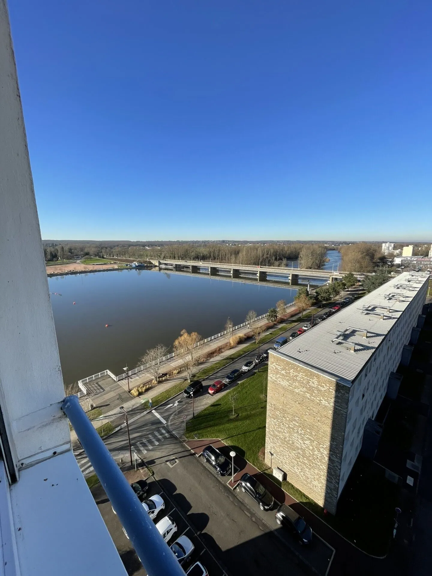 Appartement T3 rénové avec vue sur le Lac d'Allier à Vichy 