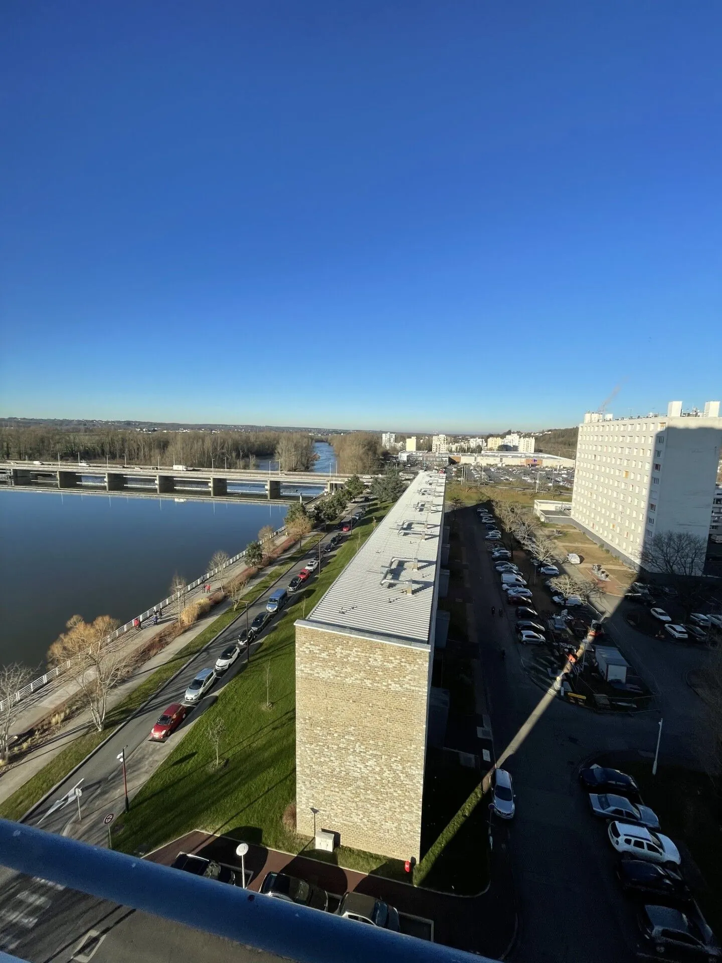 Appartement T3 rénové avec vue sur le Lac d'Allier à Vichy 
