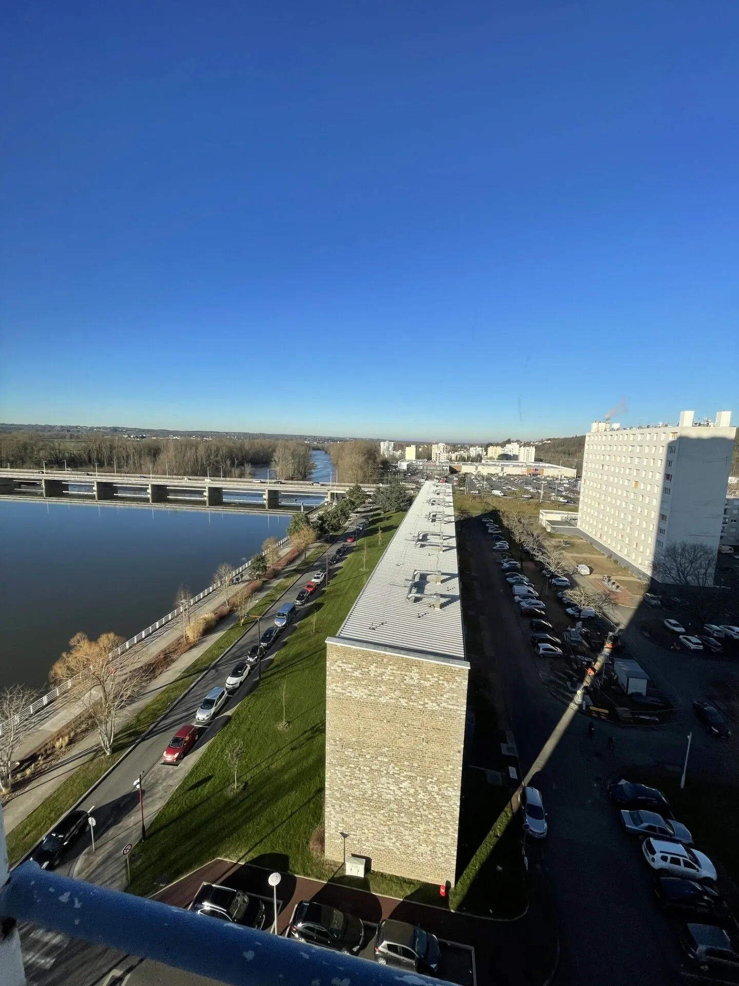 Appartement T3 rénové avec vue sur le Lac d'Allier à Vichy 