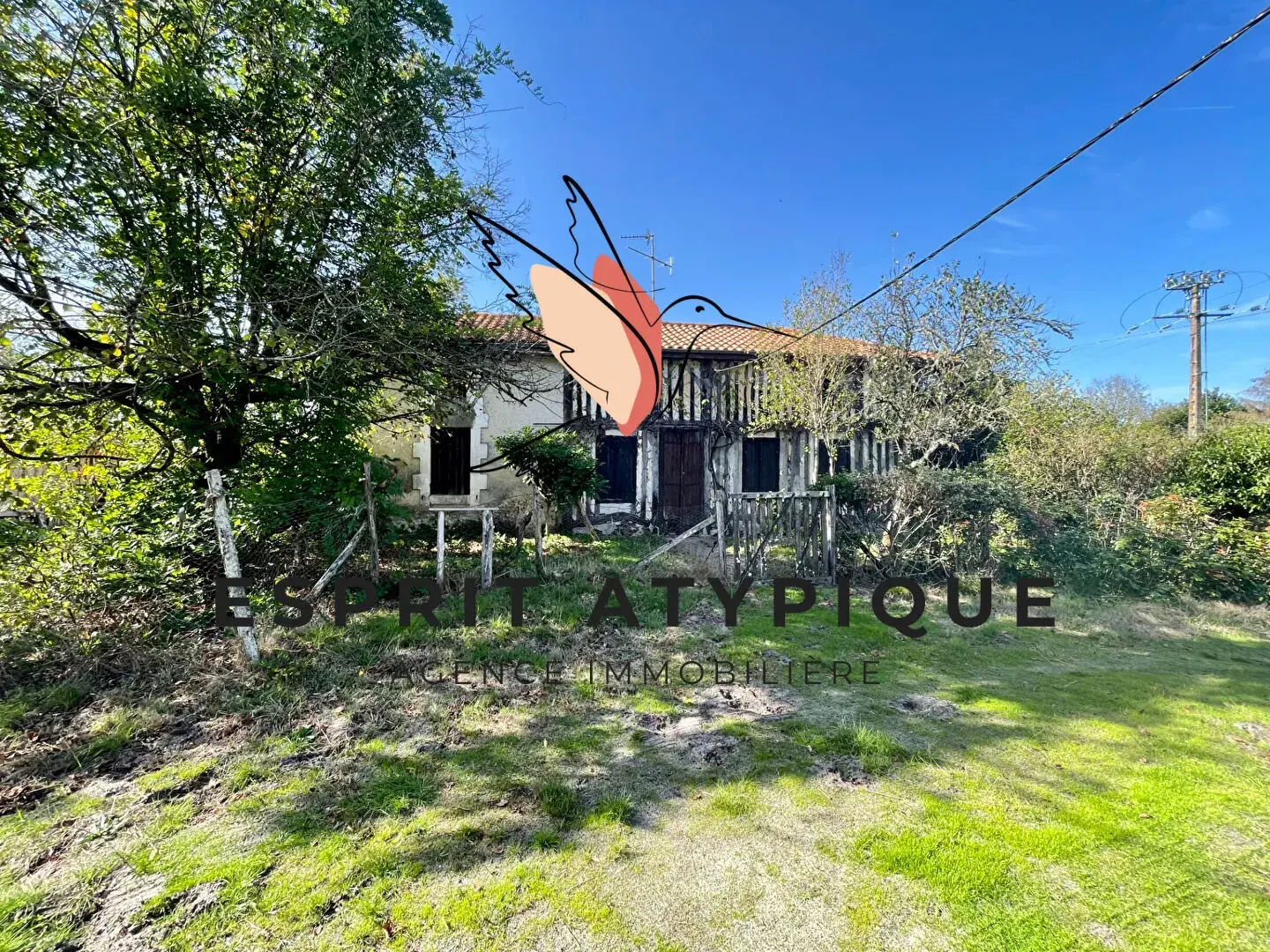 Maison authentique à rénover avec grand airial en Landes à Solférino 