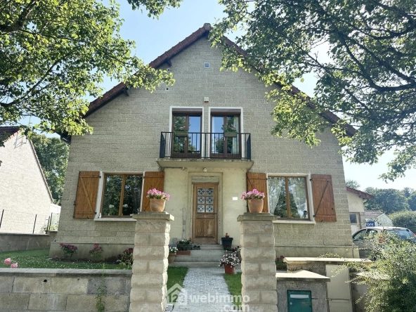 Magnifique maison de 176 m² à Pinon avec garage, cave et terrain clos