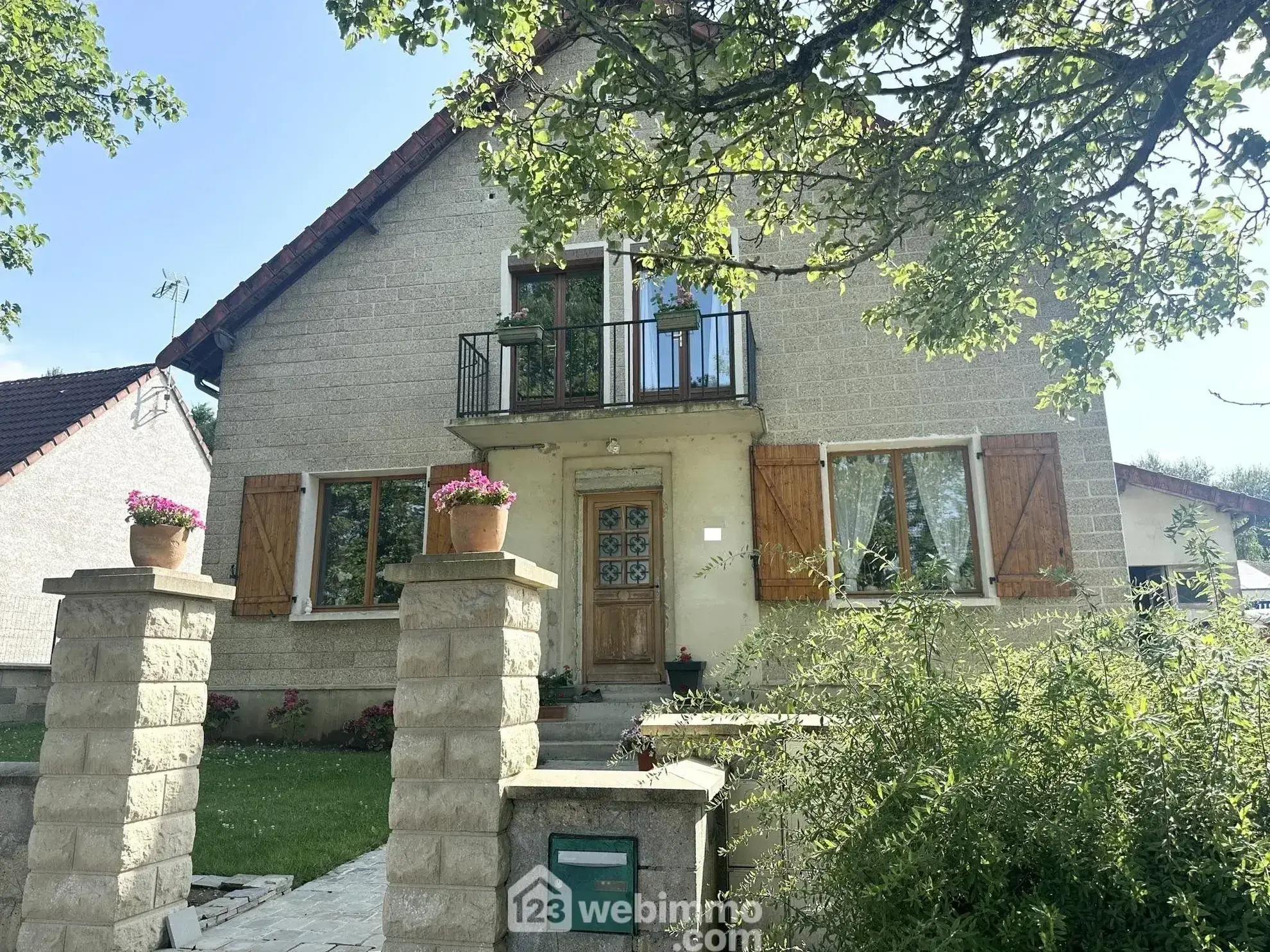 Magnifique maison de 176 m² à Pinon avec garage, cave et terrain clos 