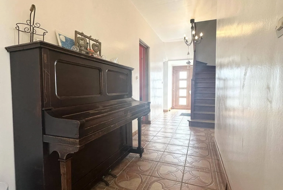 Magnifique maison de 176 m² à Pinon avec garage, cave et terrain clos 