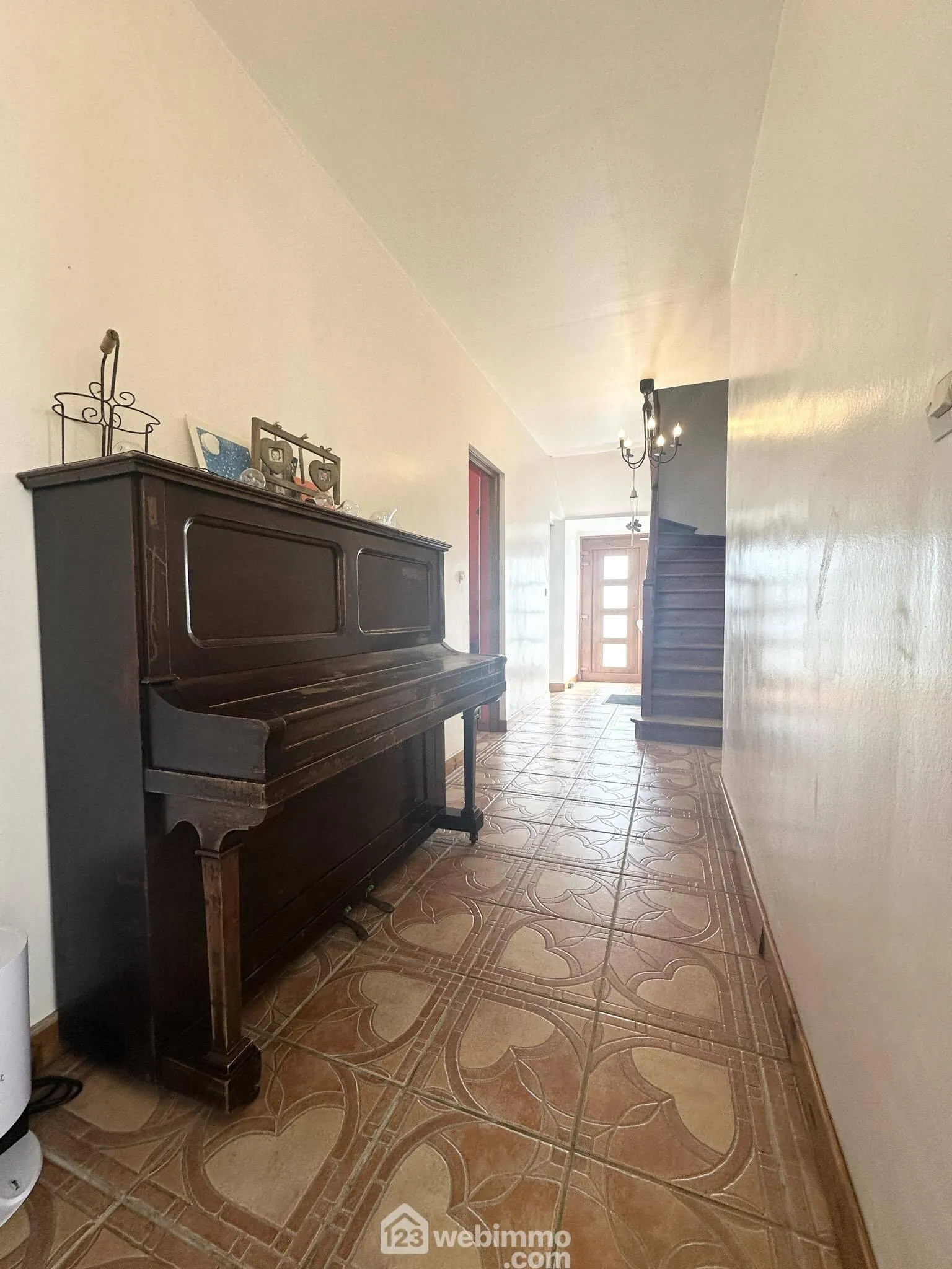 Magnifique maison de 176 m² à Pinon avec garage, cave et terrain clos 