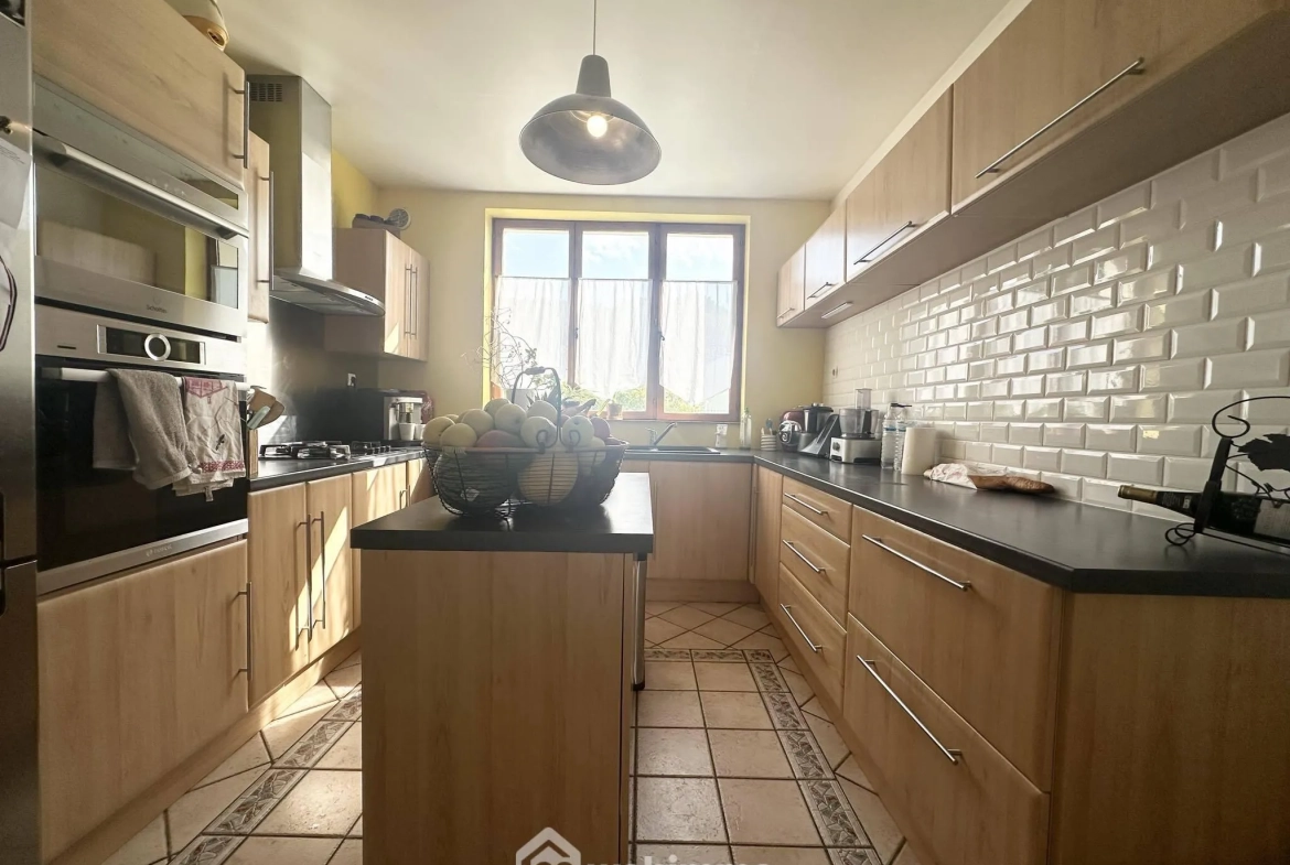 Magnifique maison de 176 m² à Pinon avec garage, cave et terrain clos 