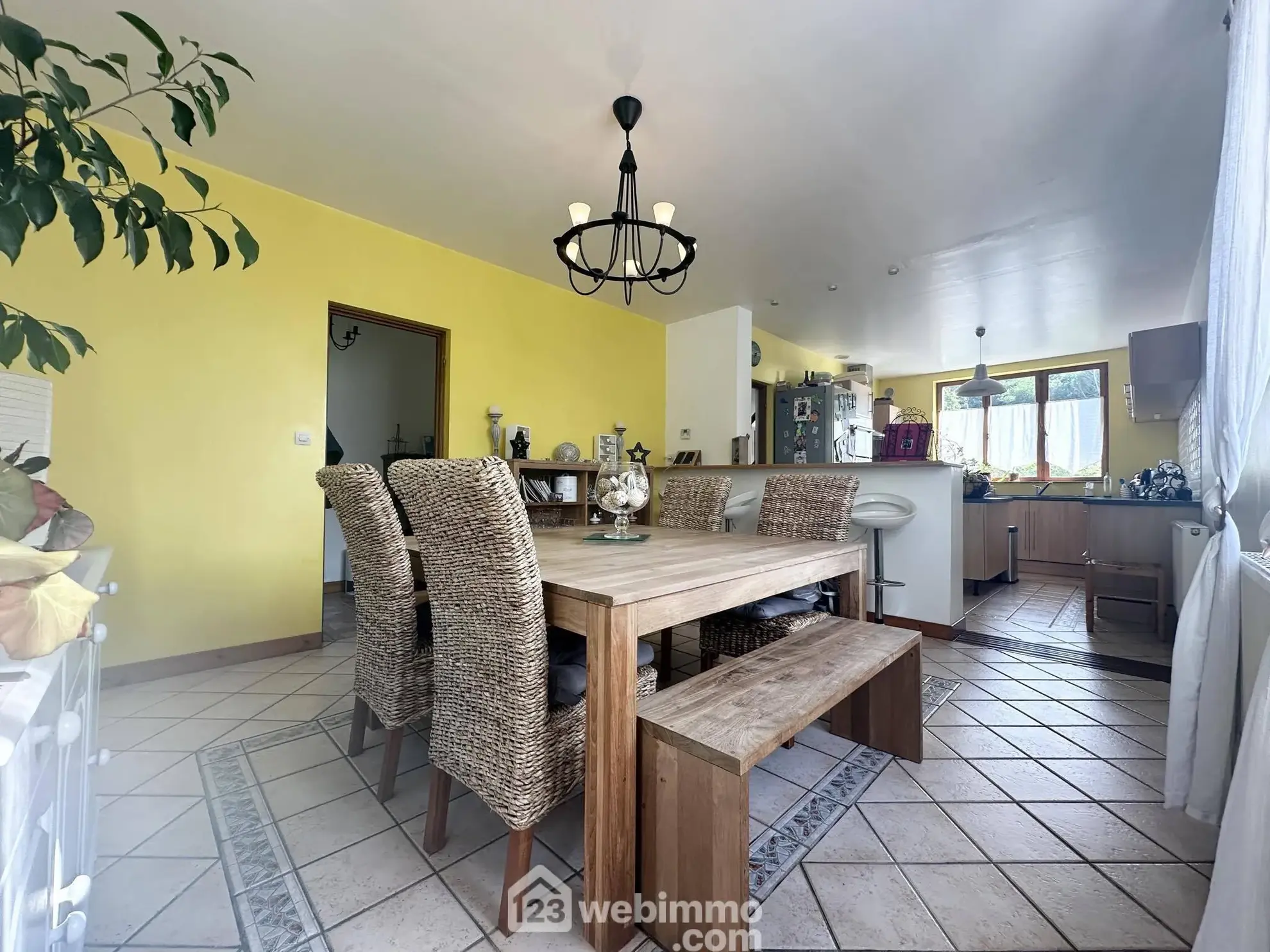 Magnifique maison de 176 m² à Pinon avec garage, cave et terrain clos 