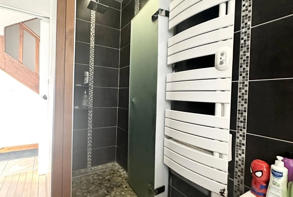 Magnifique maison de 176 m² à Pinon avec garage, cave et terrain clos 