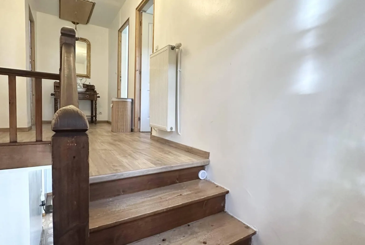 Magnifique maison de 176 m² à Pinon avec garage, cave et terrain clos 