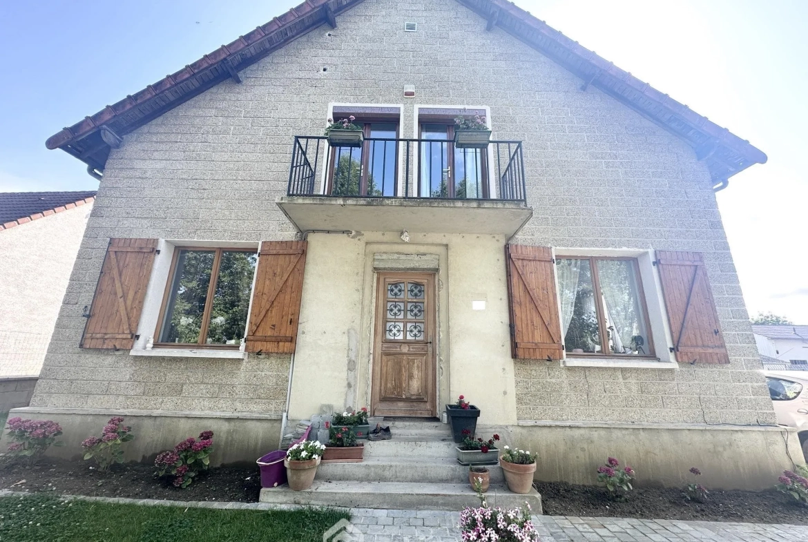 Magnifique maison de 176 m² à Pinon avec garage, cave et terrain clos 