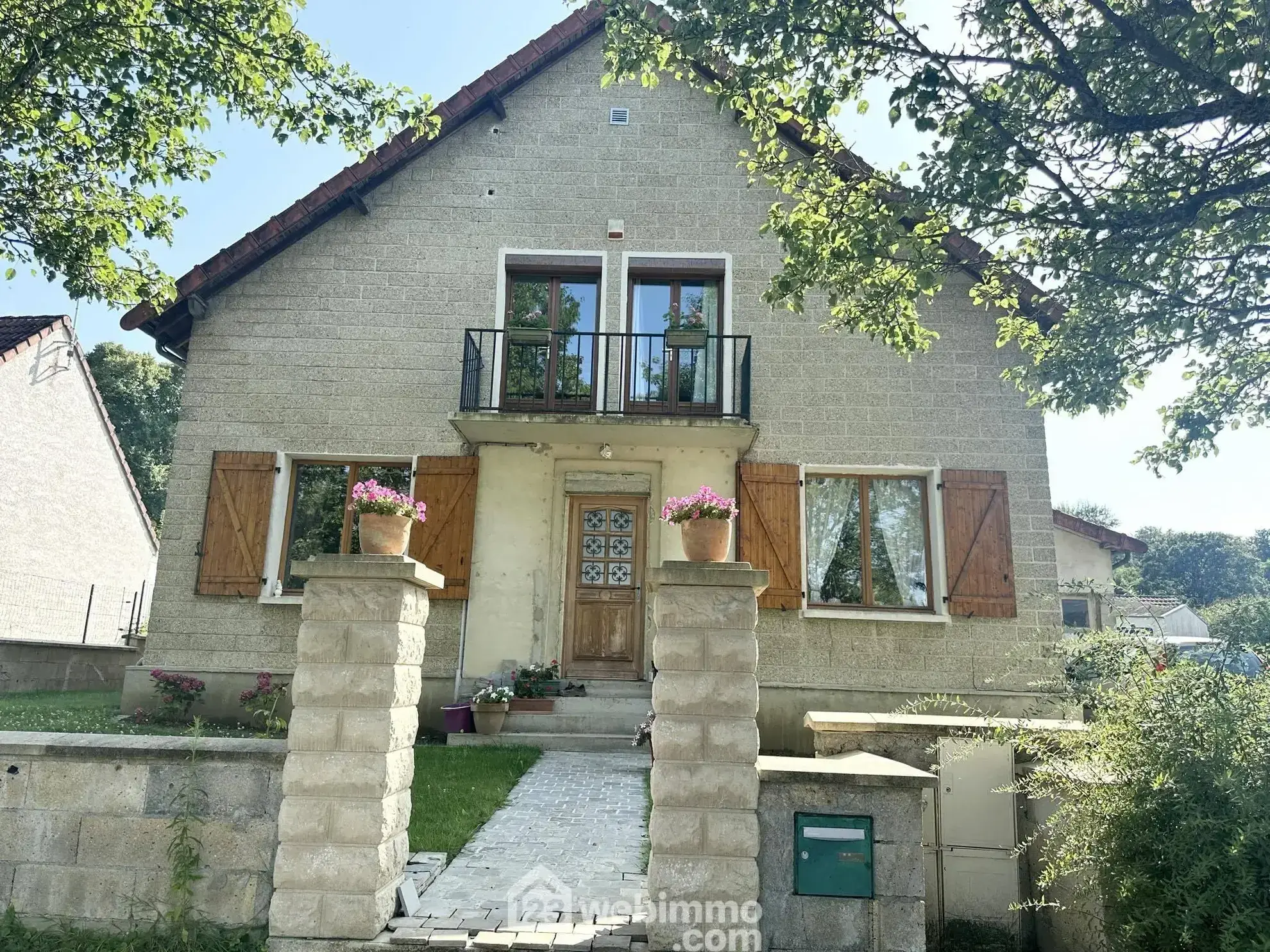 Magnifique maison de 176 m² à Pinon avec garage, cave et terrain clos 