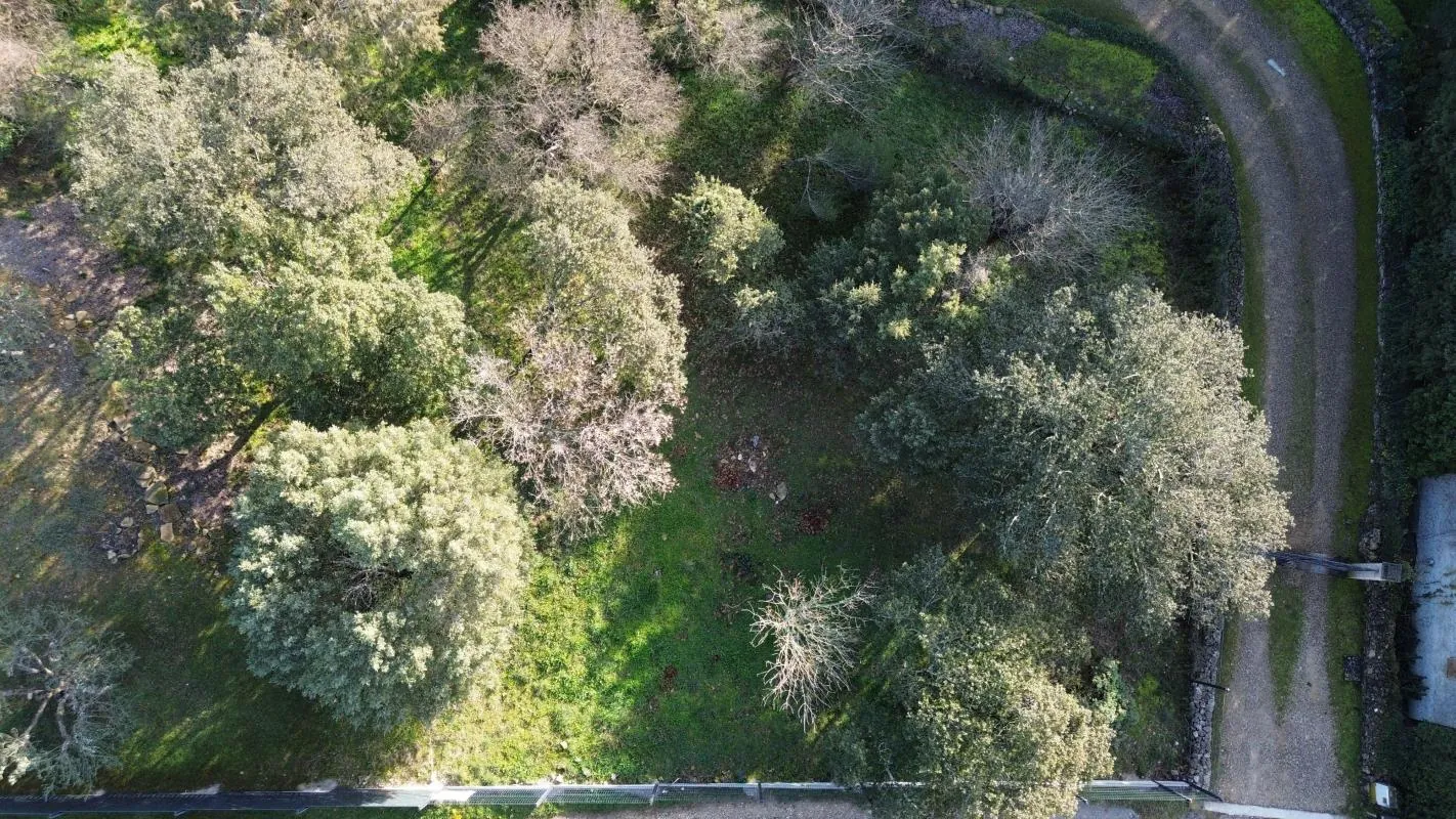 Terrain constructible de 574m² à vendre à Castillon du Gard – secteur résidentiel 
